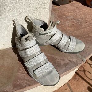 Pristine Nike LeBron Soldier SFG 'Light Bone' 12 basketball athletic sneaker